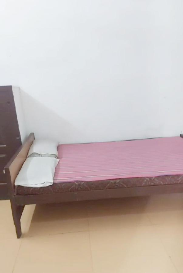 Gandhi Ganaga Guest House Варанаси Екстериор снимка